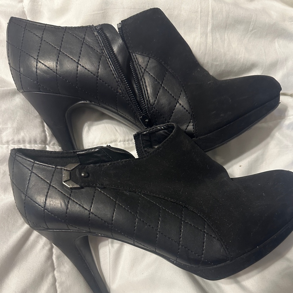 Women’s shoes size 9